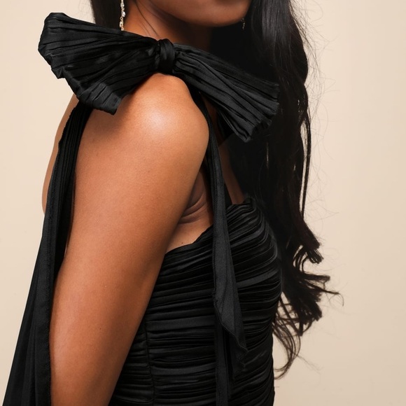 NWOT Gorgeous Purpose Black Satin Pleated Sleeveless Bow Maxi Dress - Picture 4 of 8